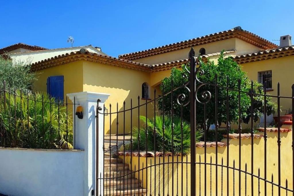 Avec Piscine Privée Vue Sur Vignoble, à Proximité Des Plages&de La Villa